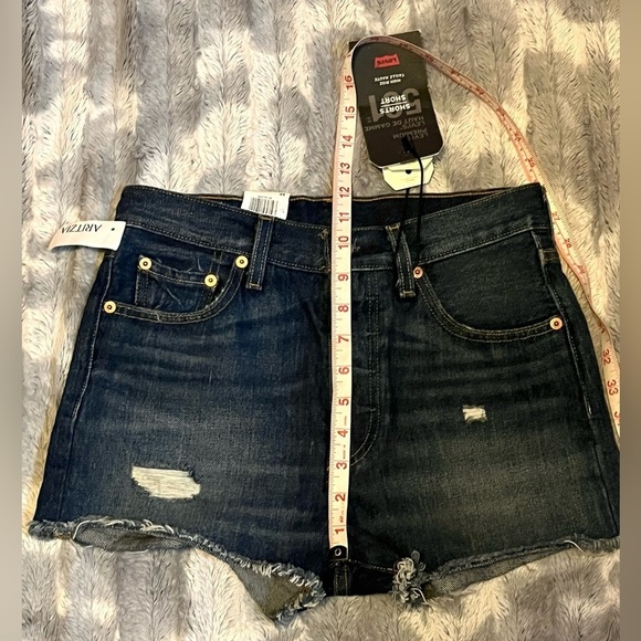 Levi’s 501® HIGH RISE WOMEN'S SHORTS
Size 25 - Picture 5 of 13